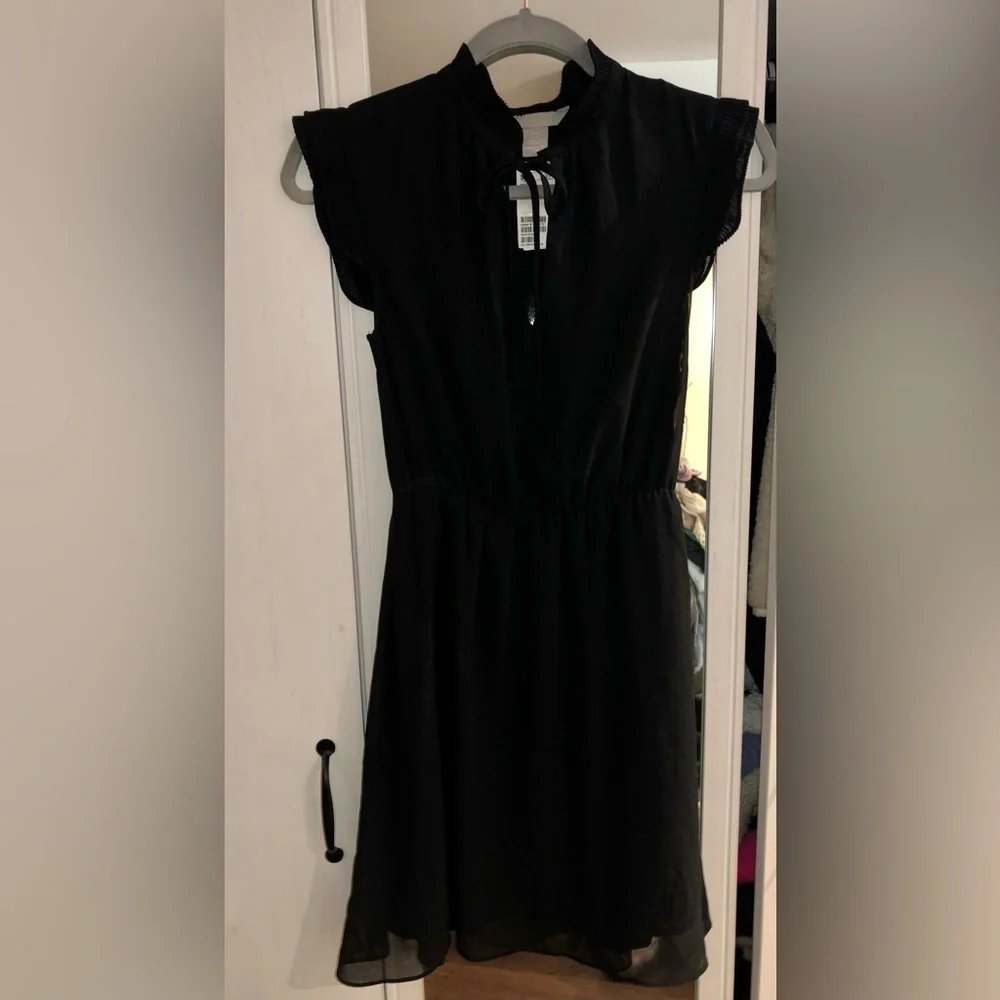 NWT H&M Black High Tie Neck Dress With Ruffle & Stunning Details - Size 0 - Picture 3 of 15